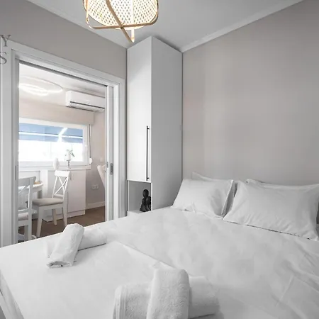 Διαμέρισμα Nephele Jacuzzi Suites, The Luxury