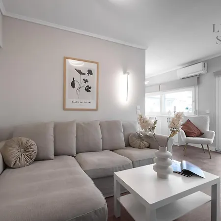 Διαμέρισμα Nephele Jacuzzi Suites, The Luxury