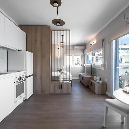 Διαμέρισμα Nephele Jacuzzi Suites, The Luxury