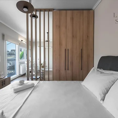 Διαμέρισμα Nephele Jacuzzi Suites, The Luxury