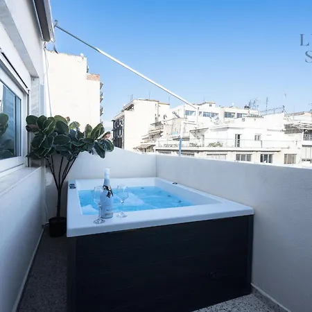 Διαμέρισμα Nephele Jacuzzi Suites, The Luxury *