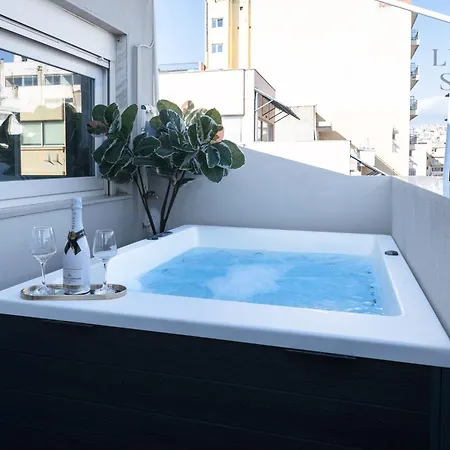 Διαμέρισμα Nephele Jacuzzi Suites, The Luxury